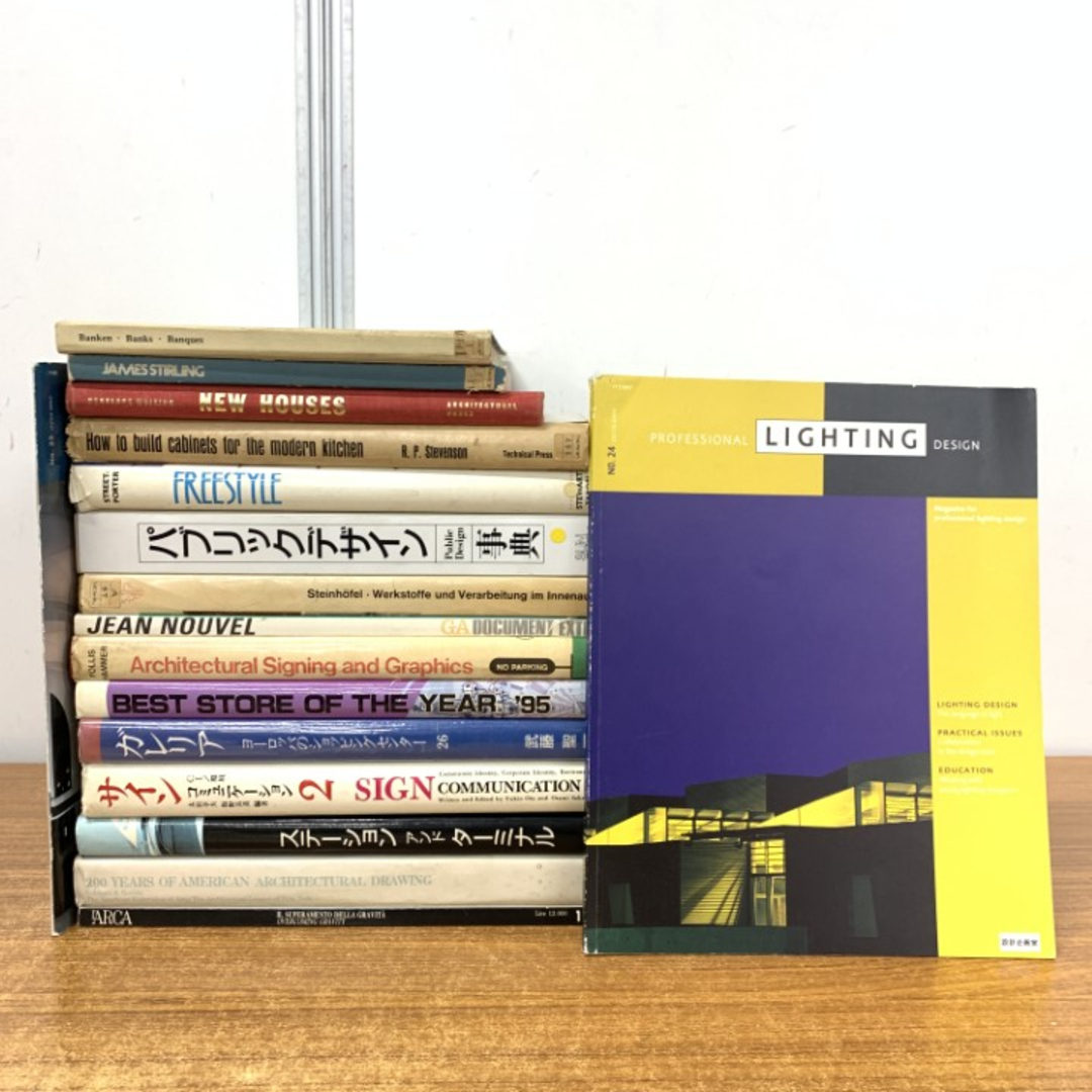 ■01)【1点限り!】建築デザイン・建築美術などの本/まとめ売り17冊セット/グラフィック/図面/設計/住宅/キッチン/都市/空間/美術/洋書/B エンタメ/ホビーの本(語学/参考書)の商品写真