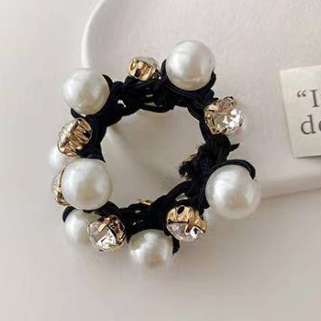 2個セット　パール ビジュー ヘアゴム ブラック　ベージュ　ヘアアクセ おしゃれ インテリア/住まい/日用品の日用品/生活雑貨/旅行(その他)の商品写真