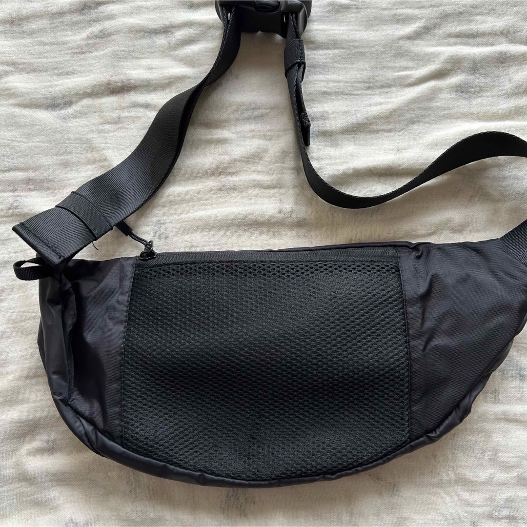 KiU(キウ)のKiU ボディバッグ ブラック レディースのバッグ(ボディバッグ/ウエストポーチ)の商品写真