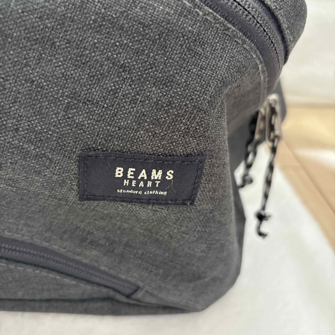 BEAMS(ビームス)のBEAMS HEART ツイストジップウエストバッグ　ボディバッグ メンズのバッグ(ボディーバッグ)の商品写真
