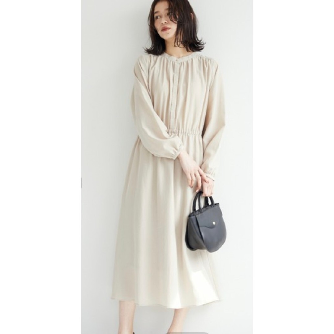 green parks(グリーンパークス)の【green parks】2wayサテンワンピース　ベージュ レディースのワンピース(ロングワンピース/マキシワンピース)の商品写真