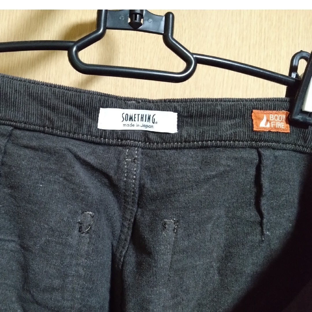 SOMETHING(サムシング)のSOMETHING BODYFIRE ワイドベイカーパンツ 暖パンツ 秋冬用レ レディースのパンツ(ショートパンツ)の商品写真