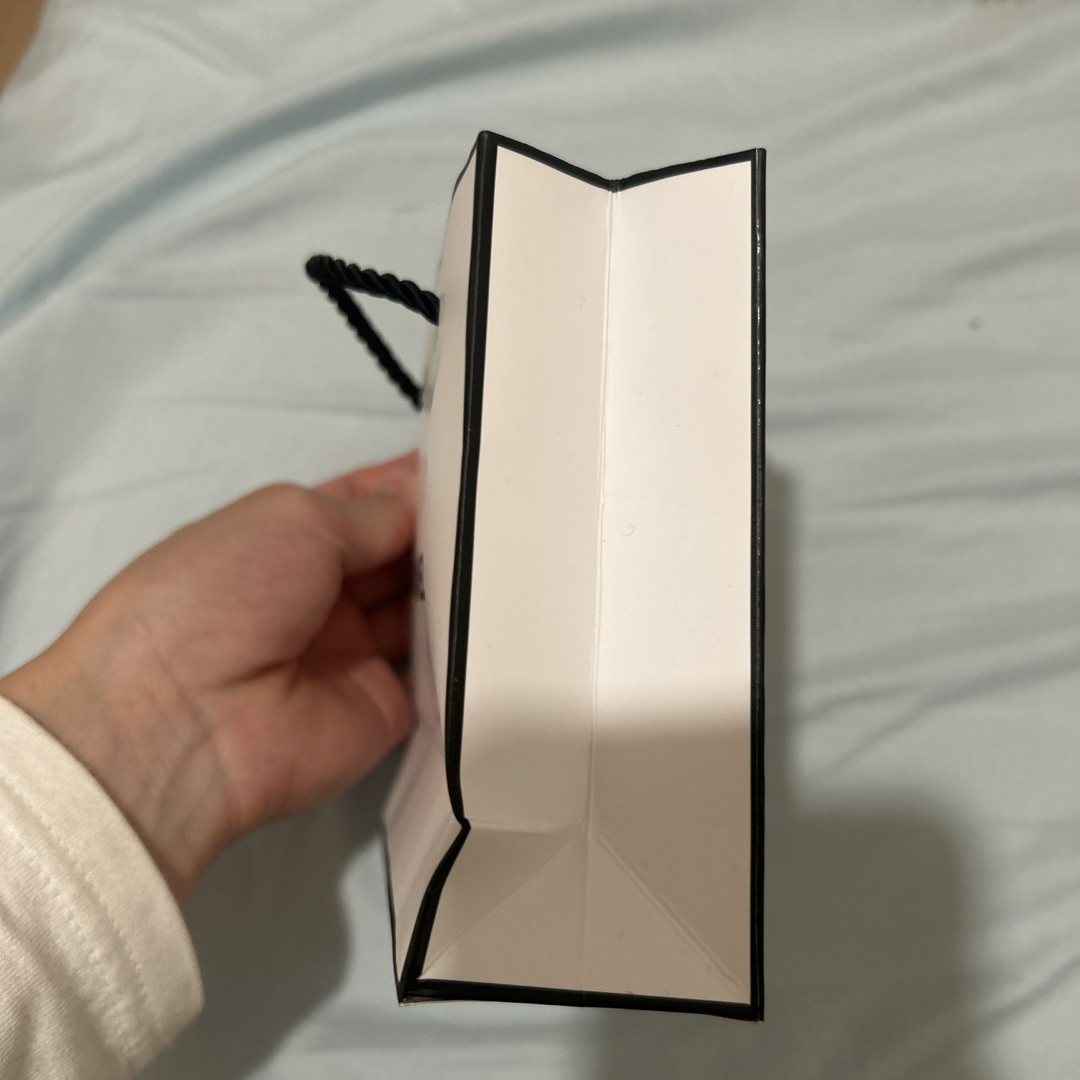 CHANEL(シャネル)のCHANEL ホワイト ショップ袋 小型　ショッパー　紙袋　ギフトボックス レディースのバッグ(ショップ袋)の商品写真