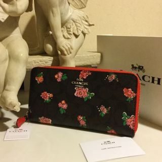 コーチ(COACH)の新品 ☆ COACH ☆ フラワープリント ラウンドzip 長財布☆最新作❣️(財布)