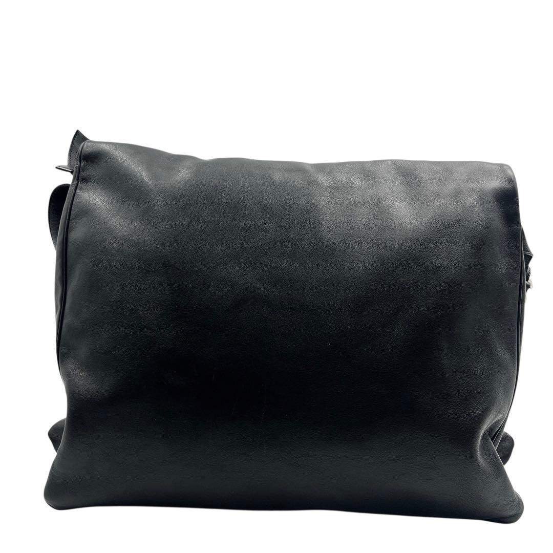 ANTEPRIMA(アンテプリマ)のANTEPRIMA ブラック レザー メンズ ショルダーバッグ 9137 メンズのバッグ(ショルダーバッグ)の商品写真