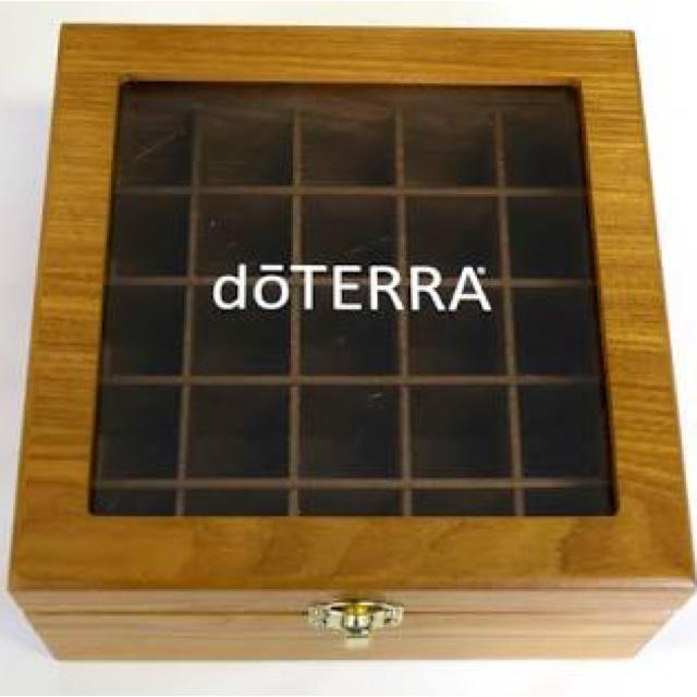 新品 木箱 ドテラ アロマ エッセンシャルオイル ケース コレクション コスメ/美容のリラクゼーション(エッセンシャルオイル（精油）)の商品写真
