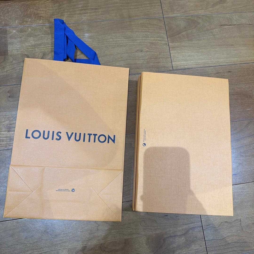 LOUIS VUITTON(ルイヴィトン)のLV ルイヴィトン　空箱　手提げ紙袋　布袋セット レディースのバッグ(ショップ袋)の商品写真