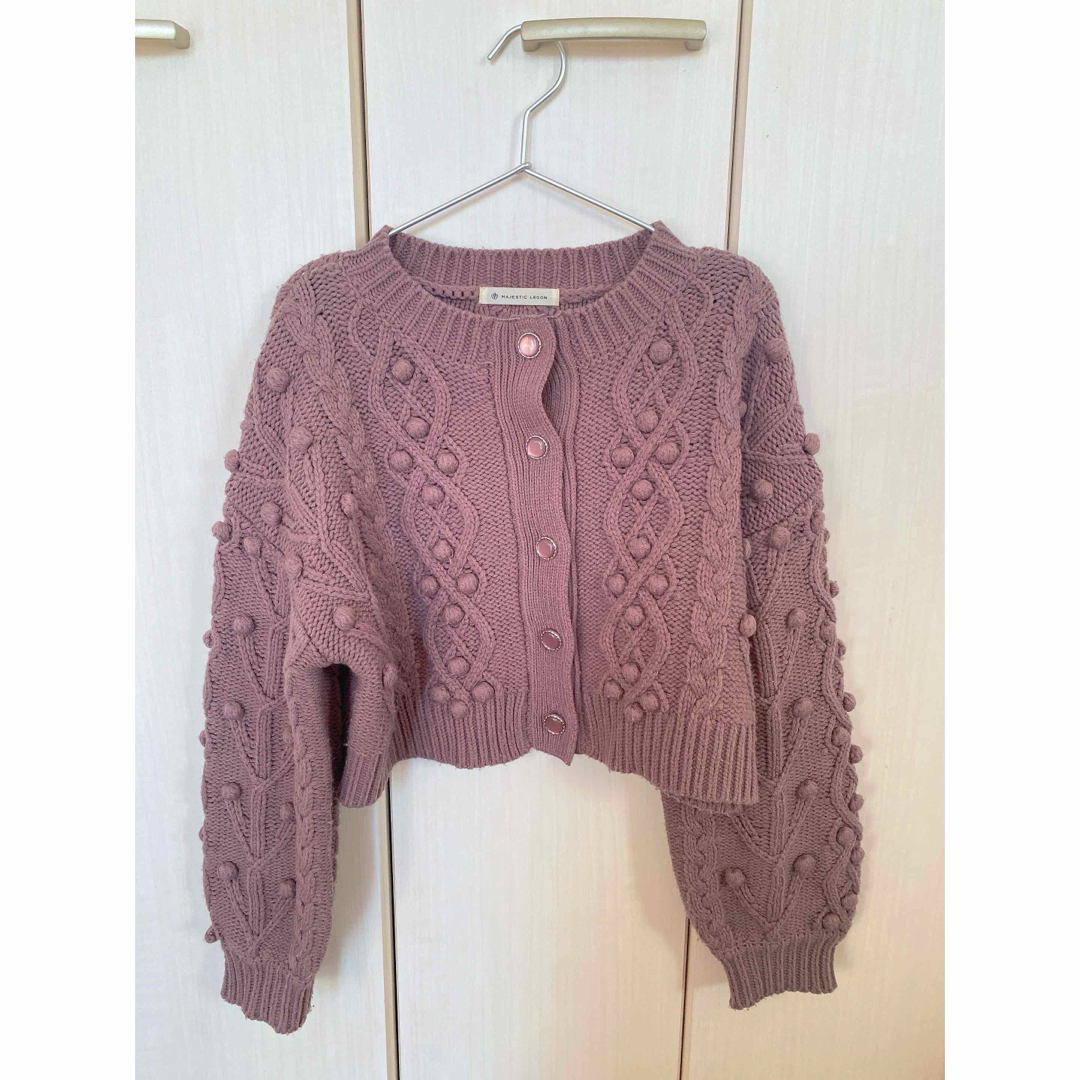 MAJESTIC LEGON(マジェスティックレゴン)のMAJESTIC LEGON ポンポンケーブルカーディガンニット ピンク レディースのトップス(ニット/セーター)の商品写真