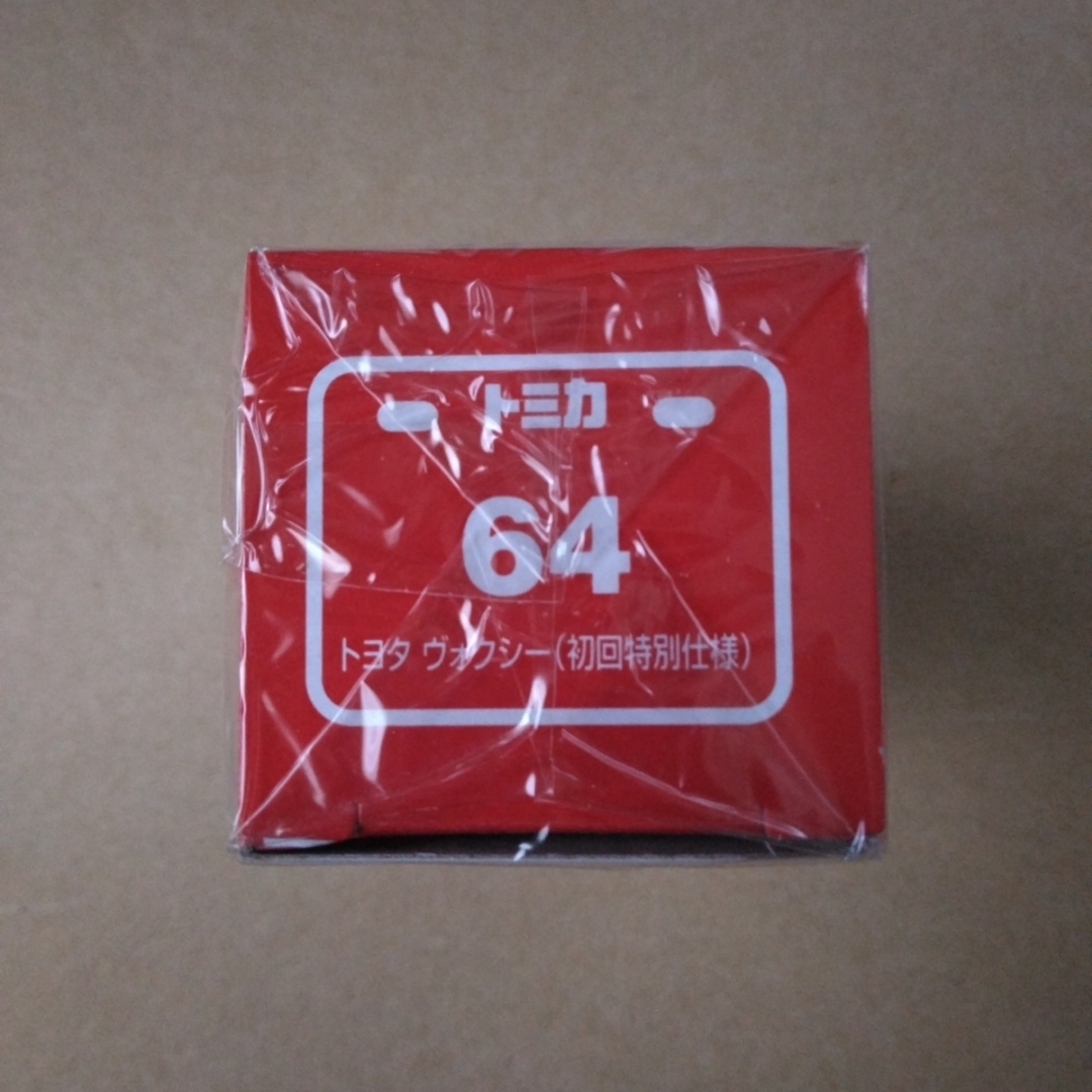 Takara Tomy(タカラトミー)の(初回特別仕様) トミカ No.64 トヨタ ヴォクシー エンタメ/ホビーのおもちゃ/ぬいぐるみ(ミニカー)の商品写真