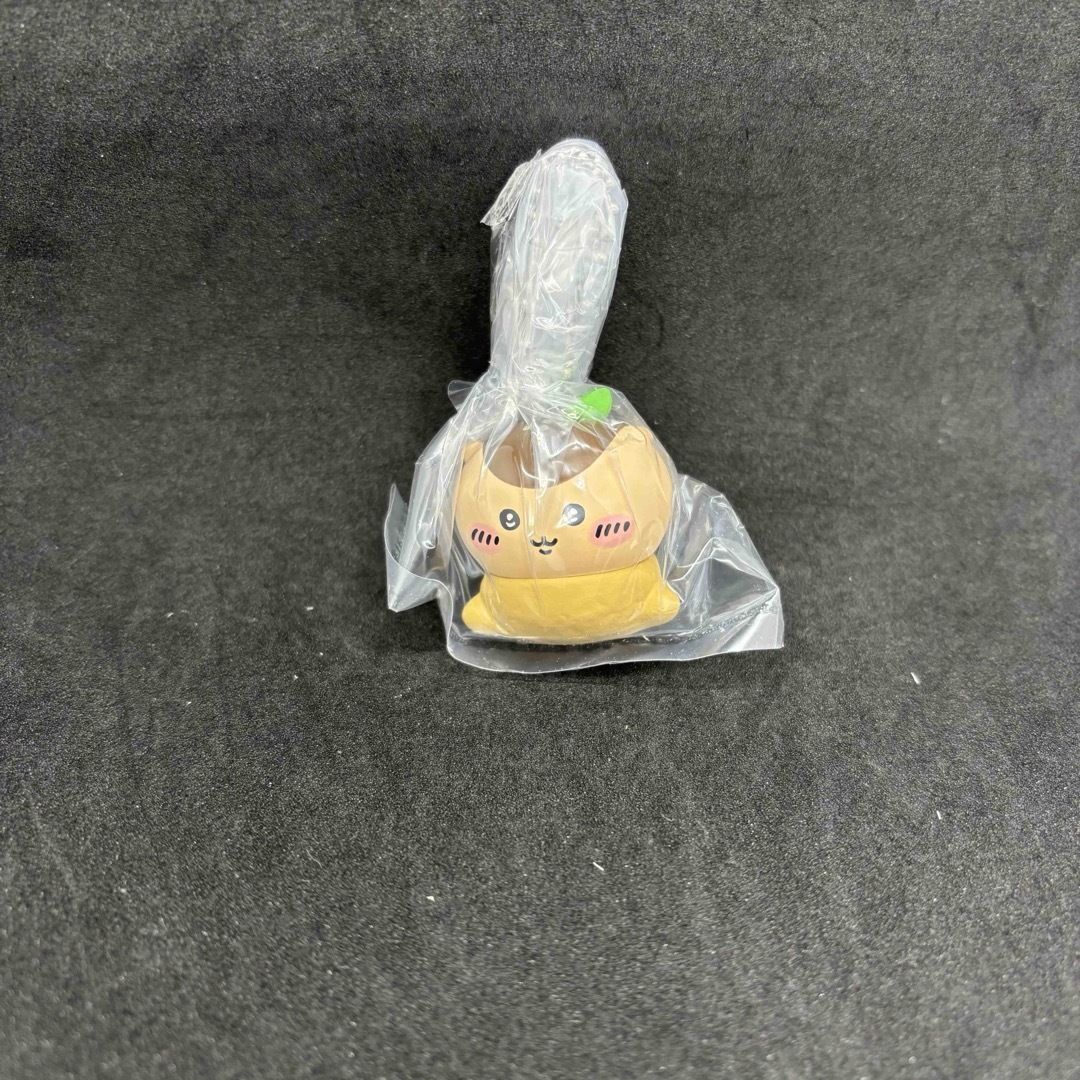 ちいかわ(チイカワ)のちいかわ寿司　フィギュアキーホルダー　くりまんじゅうver. エンタメ/ホビーのおもちゃ/ぬいぐるみ(キャラクターグッズ)の商品写真