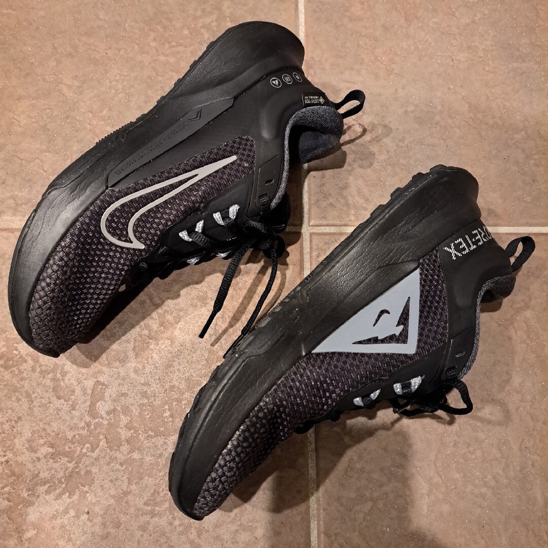 NIKE(ナイキ)のNIKE ジュニパー トレイル 2 GORE-TEX  23.5cm スポーツ/アウトドアのランニング(シューズ)の商品写真