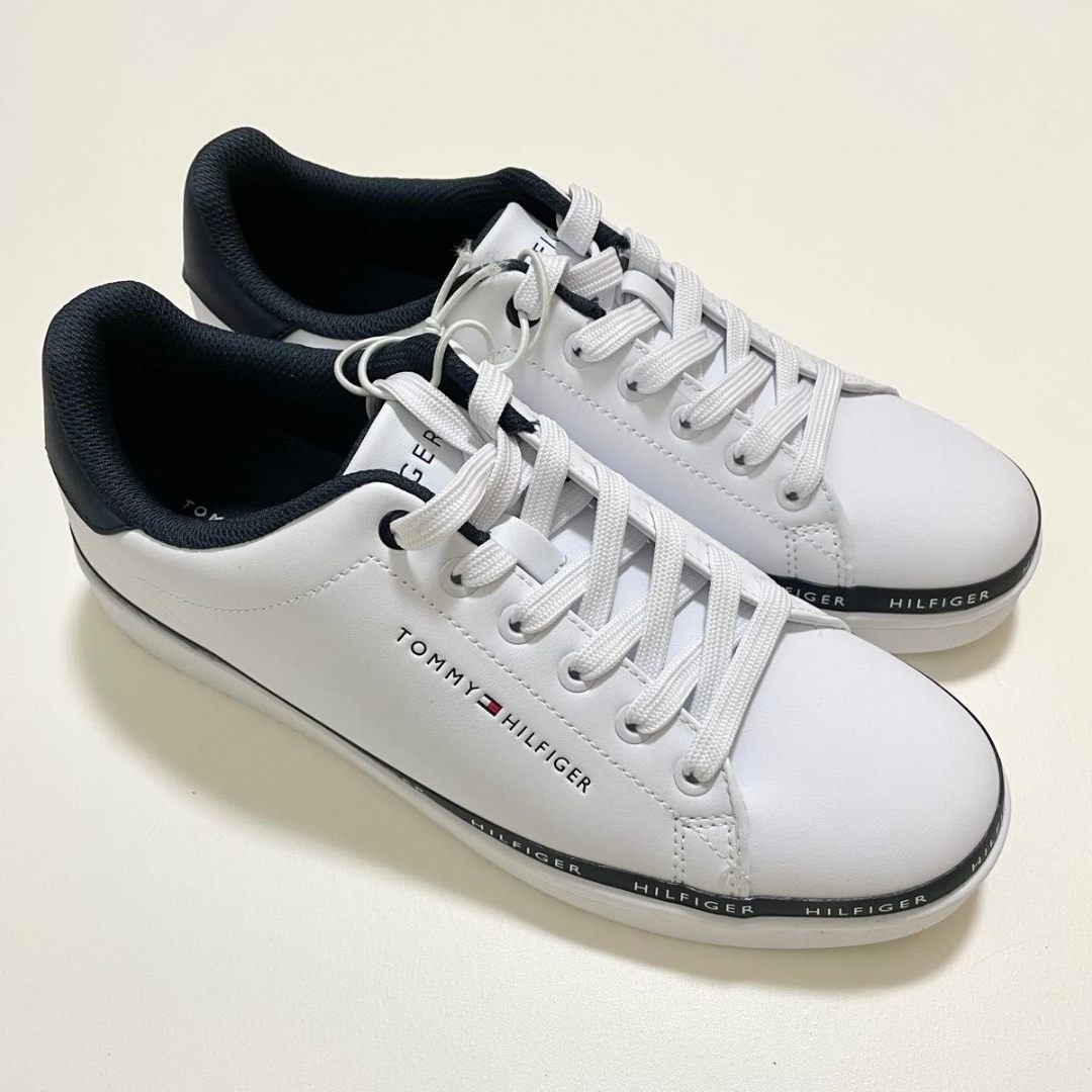 TOMMY HILFIGER(トミーヒルフィガー)のトミーヒルフィガー スニーカー 27cm レースアップ メンズ 靴 シンプル 白 メンズの靴/シューズ(スニーカー)の商品写真