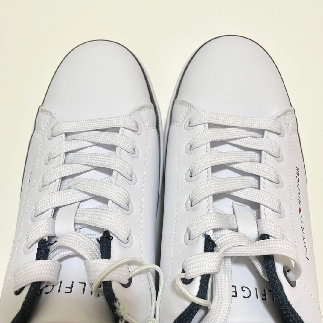 TOMMY HILFIGER(トミーヒルフィガー)のトミーヒルフィガー スニーカー 27cm レースアップ メンズ 靴 シンプル 白 メンズの靴/シューズ(スニーカー)の商品写真