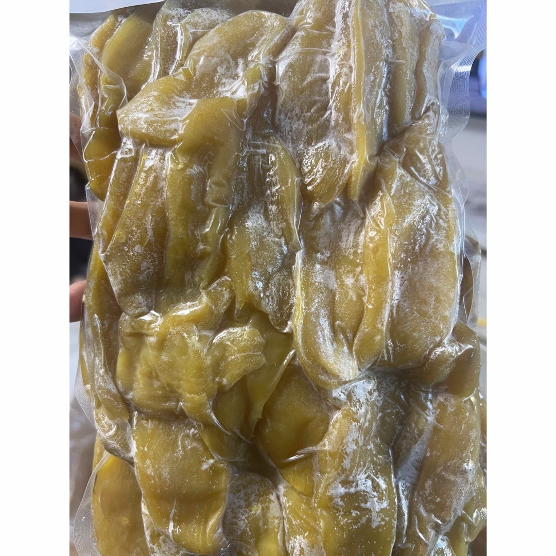 新物　無添加　トップクラスの美味しさ！　訳あり　黄金干し芋2kg×1パック 食品/飲料/酒の食品(菓子/デザート)の商品写真