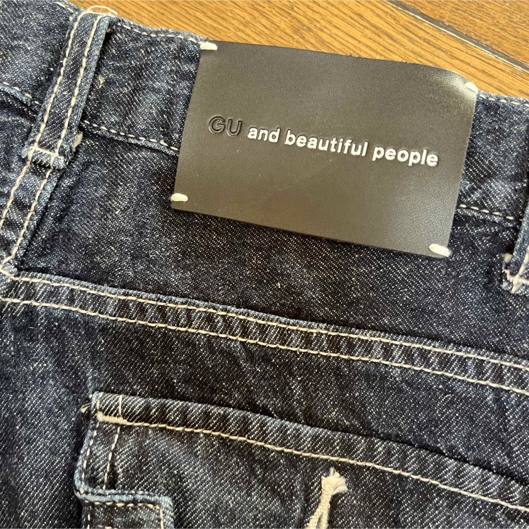 GU(ジーユー)のGU × Beautiful people デニムベイカーパンツ　美品 レディースのパンツ(カジュアルパンツ)の商品写真