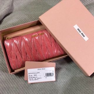 ミュウミュウ(MIU MIU)のmiumiu 財布 ピンク(財布)