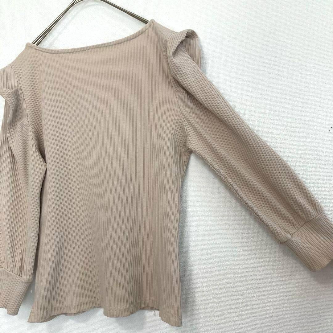 clear(クリア)の【clear】ボリュームフリルスリーブリブ長袖カットソートップス ベージュ　無地 レディースのトップス(カットソー(長袖/七分))の商品写真