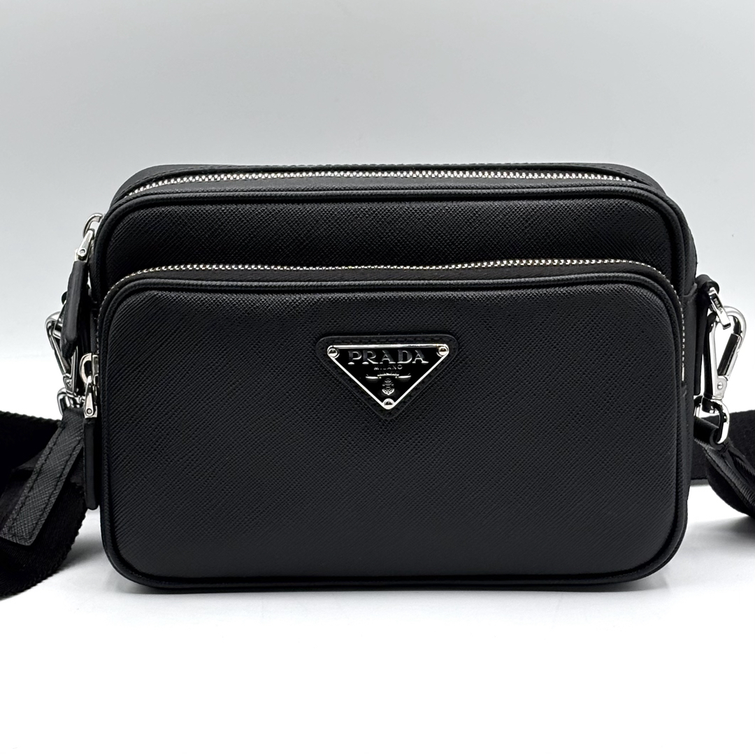 PRADA(プラダ)の新品に近い 定価44万 現行 極美品 プラダ ショルダーバッグ 20㎝ ポーチ メンズのバッグ(ショルダーバッグ)の商品写真