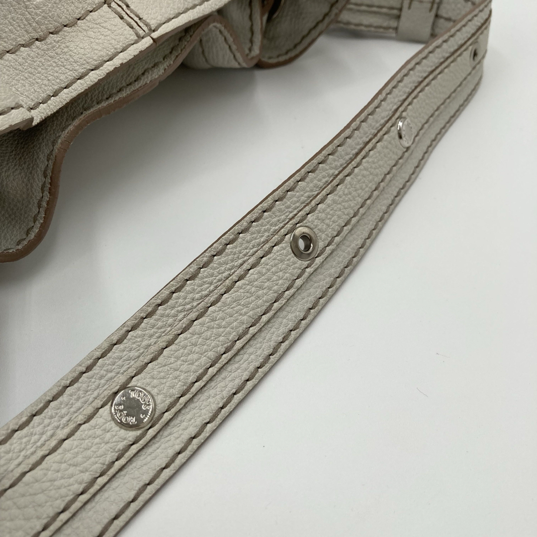 TOD'S(トッズ)の極美品✨TOD'S トッズ ショルダーバッグ レザー シボ革 ホワイト 肩掛け レディースのバッグ(ショルダーバッグ)の商品写真