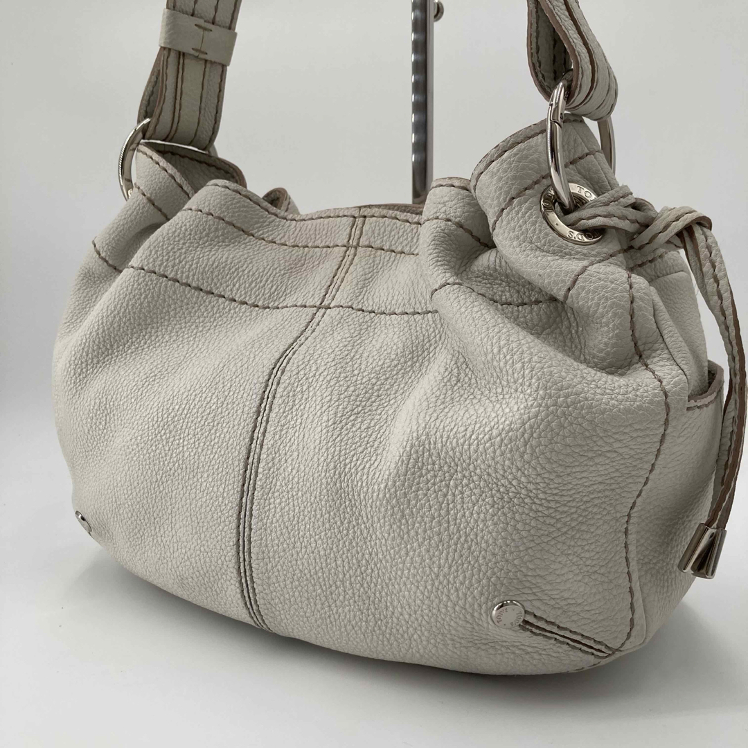 TOD'S(トッズ)の極美品✨TOD'S トッズ ショルダーバッグ レザー シボ革 ホワイト 肩掛け レディースのバッグ(ショルダーバッグ)の商品写真