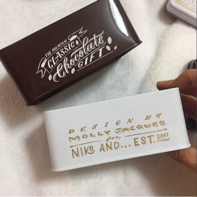 niko and...(ニコアンド)のnikoand チョコレートブリキ缶 インテリア/住まい/日用品のインテリア小物(小物入れ)の商品写真
