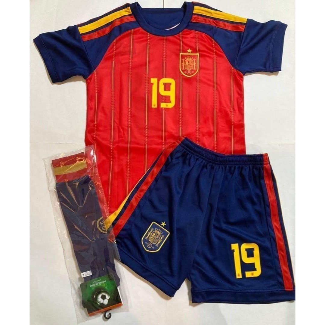 新品　３点　最新　キッズ　赤　スペイン代表　ユニフォーム　160cm　ヤマル スポーツ/アウトドアのサッカー/フットサル(ウェア)の商品写真