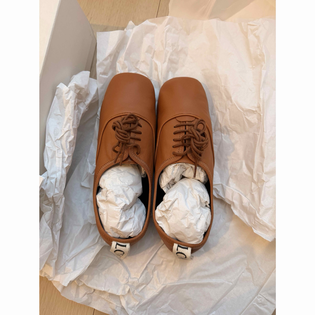 LOEWE(ロエベ)のLOEWE フラットシューズ ローファー(タン) レディースの靴/シューズ(バレエシューズ)の商品写真