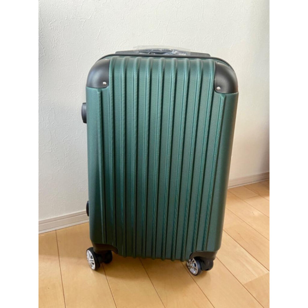 キャリーケース Sサイズ ダークグリーン 新品  レディースのバッグ(スーツケース/キャリーバッグ)の商品写真
