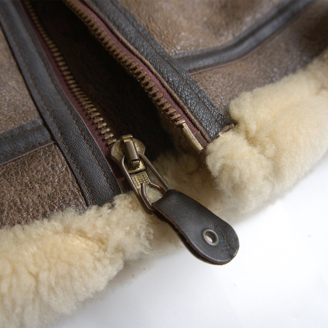 AVIREX(アヴィレックス)の【美品】AVIREX【B-3 ムートンボンバージャケット】38 ブラウン アヴィレックス フライト レザー ジャケット 25120257 メンズのジャケット/アウター(フライトジャケット)の商品写真