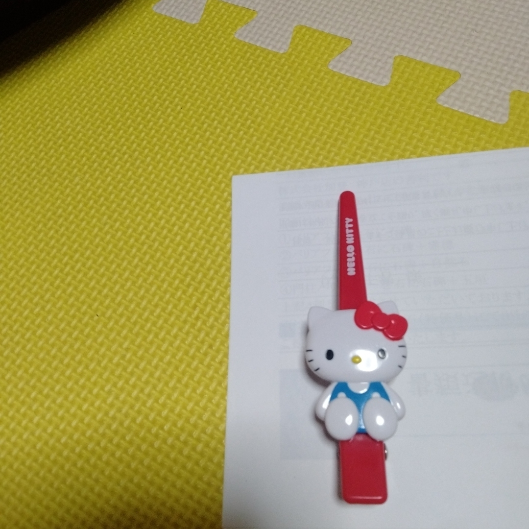 サンリオ(サンリオ)のハローキティ　ロングヘアクリップ　中古 レディースのヘアアクセサリー(バレッタ/ヘアクリップ)の商品写真