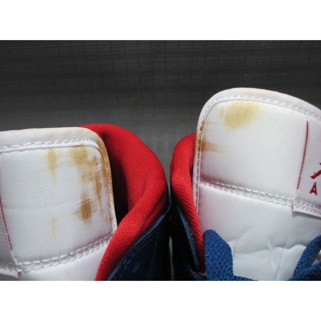 NIKE(ナイキ)のナイキ エアジョーダン1 ミッド　28㎝　赤白青　12/11 メンズの靴/シューズ(スニーカー)の商品写真