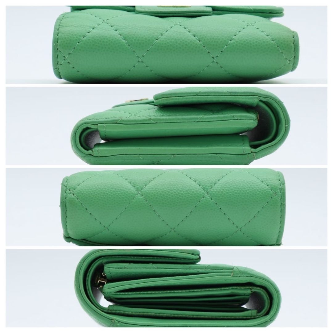 CHANEL(シャネル)の【極美品】CHANEL マトラッセ　スモールフラップウォレット　三つ折り財布　緑 レディースのファッション小物(財布)の商品写真