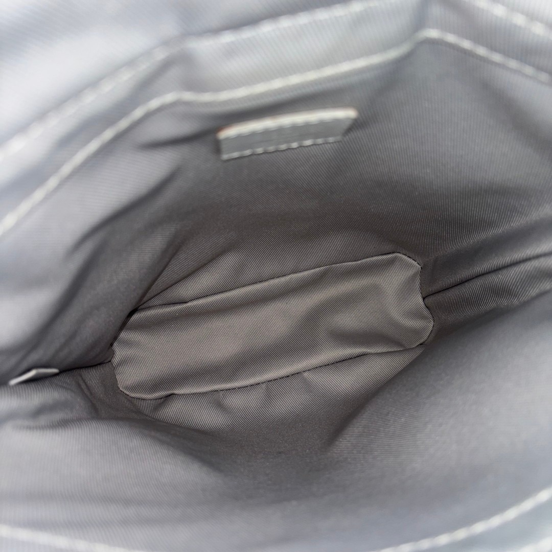 LOUIS VUITTON(ルイヴィトン)の未使用/IC ルイヴィトン モノグラム チョーク スリングバッグ M44629 メンズのバッグ(ボディーバッグ)の商品写真