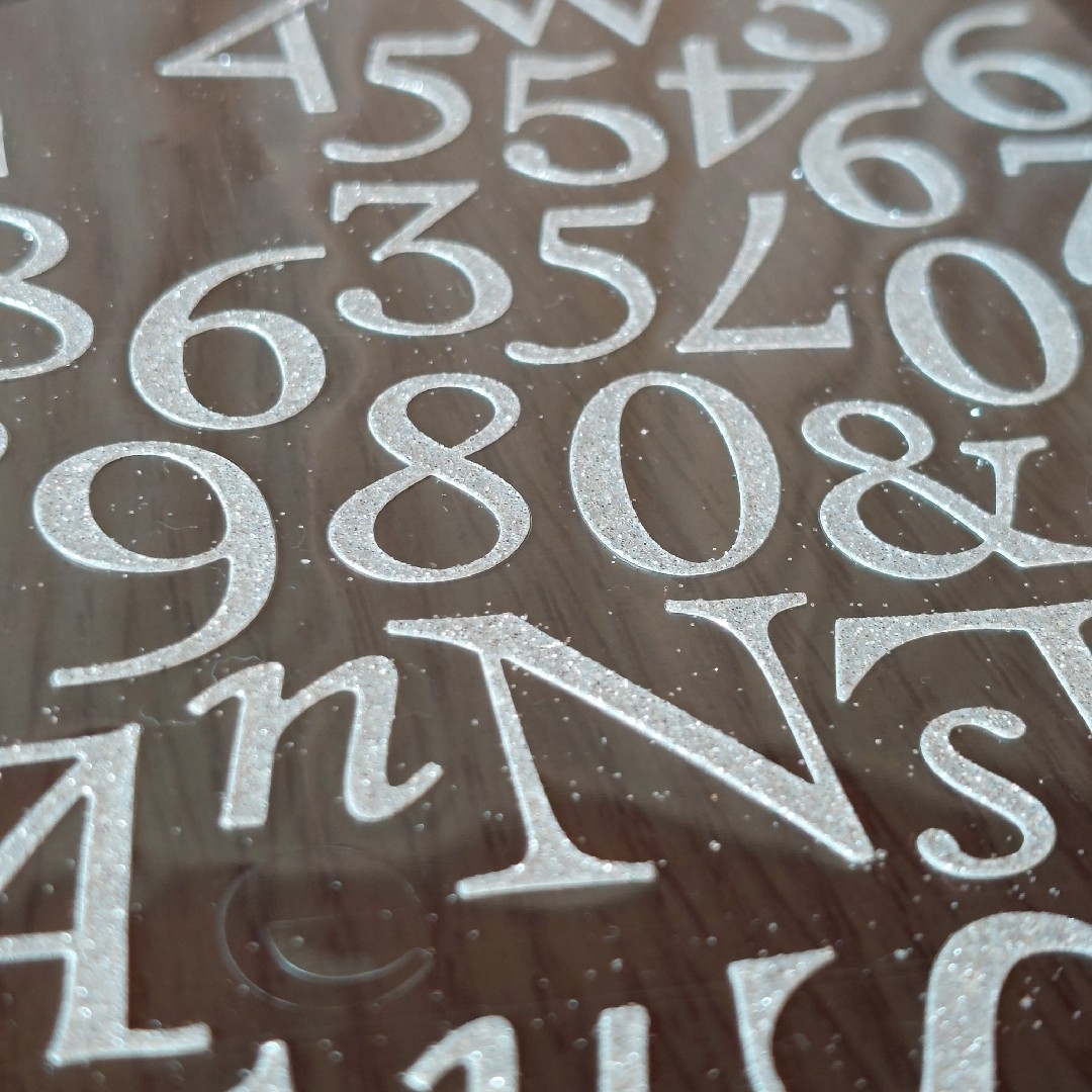 アルファベットステッカー ナンバーステッカー シルバーラメ デコレーション ハンドメイドの文具/ステーショナリー(しおり/ステッカー)の商品写真