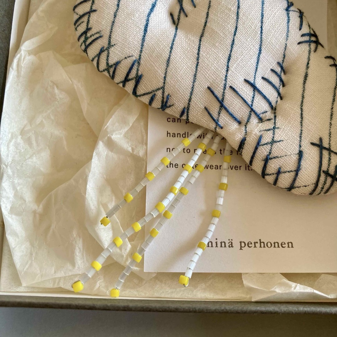 mina perhonen(ミナペルホネン)のミナペルホネン ブローチ　after rain レディースのアクセサリー(ブローチ/コサージュ)の商品写真