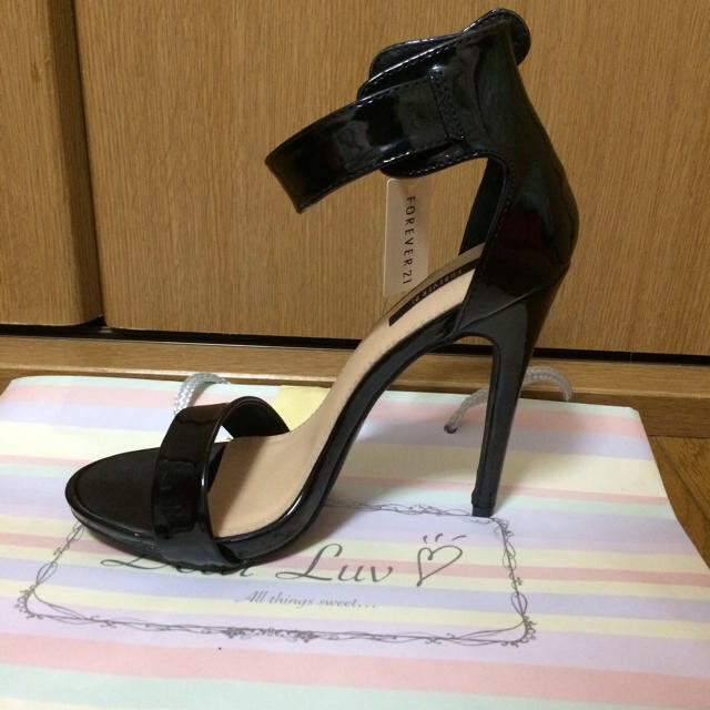 FOREVER 21(フォーエバートゥエンティーワン)のforever21♡エナメルサンダル レディースの靴/シューズ(サンダル)の商品写真