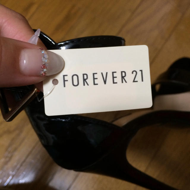 FOREVER 21(フォーエバートゥエンティーワン)のforever21♡エナメルサンダル レディースの靴/シューズ(サンダル)の商品写真