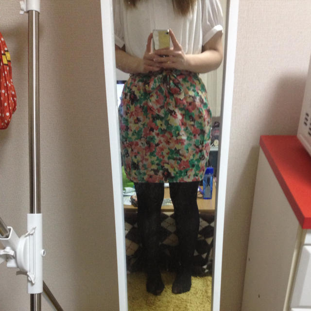 HERE'S(ヒアーズ)のhere's 花柄スカート レディースのスカート(ひざ丈スカート)の商品写真