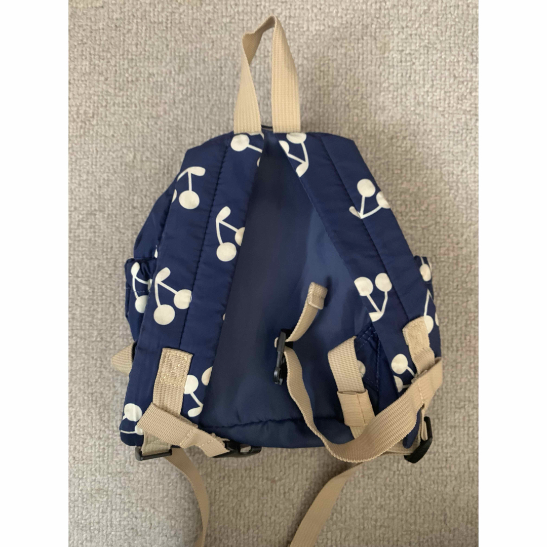 【記名無し】チェリー柄女の子キッズリュック キッズ/ベビー/マタニティのこども用バッグ(リュックサック)の商品写真