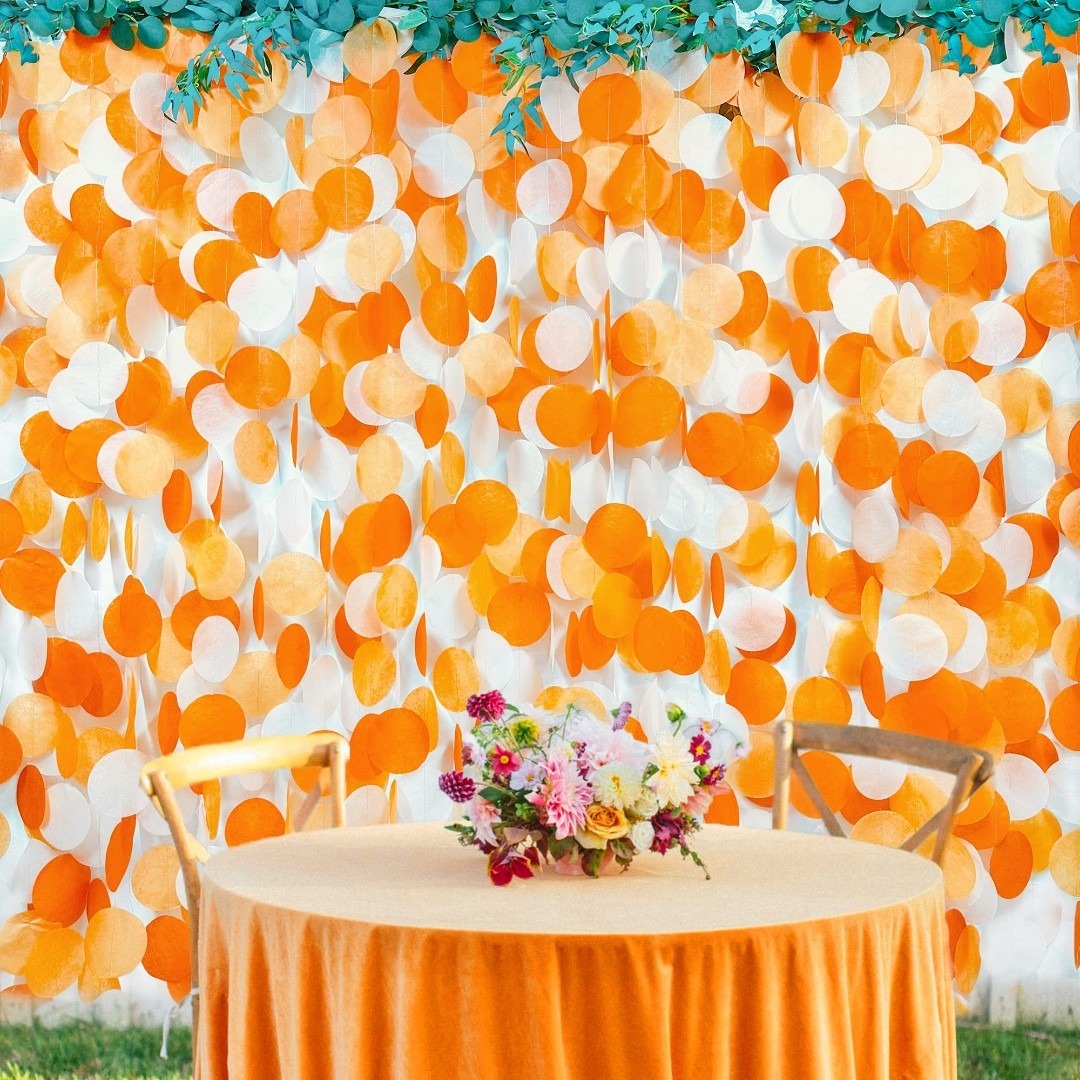 PinkBlume オレンジホワイト サークル ドット 薄い紙ガーランドバナーパ キッズ/ベビー/マタニティのキッズ/ベビー/マタニティ その他(その他)の商品写真