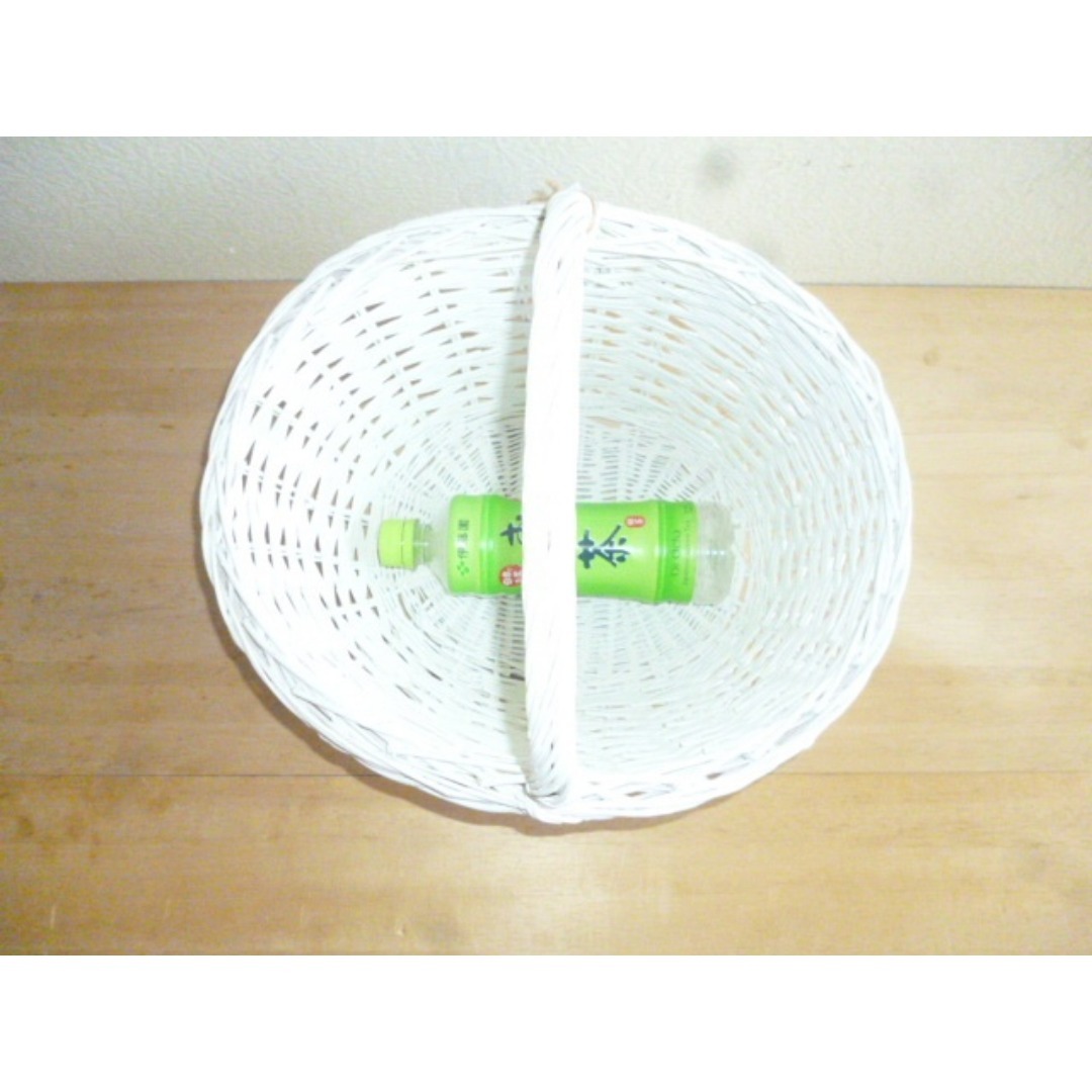 ホワイトバスケット　柳　白いかご インテリア/住まい/日用品のインテリア小物(バスケット/かご)の商品写真