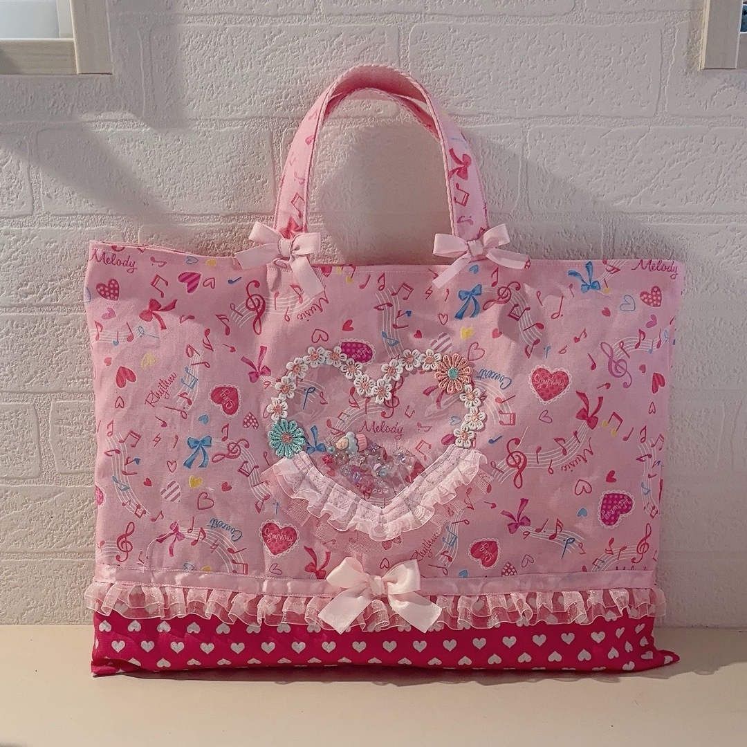 ハートシャカシャカビーズ　レッスンバッグ ハンドメイドのキッズ/ベビー(外出用品)の商品写真