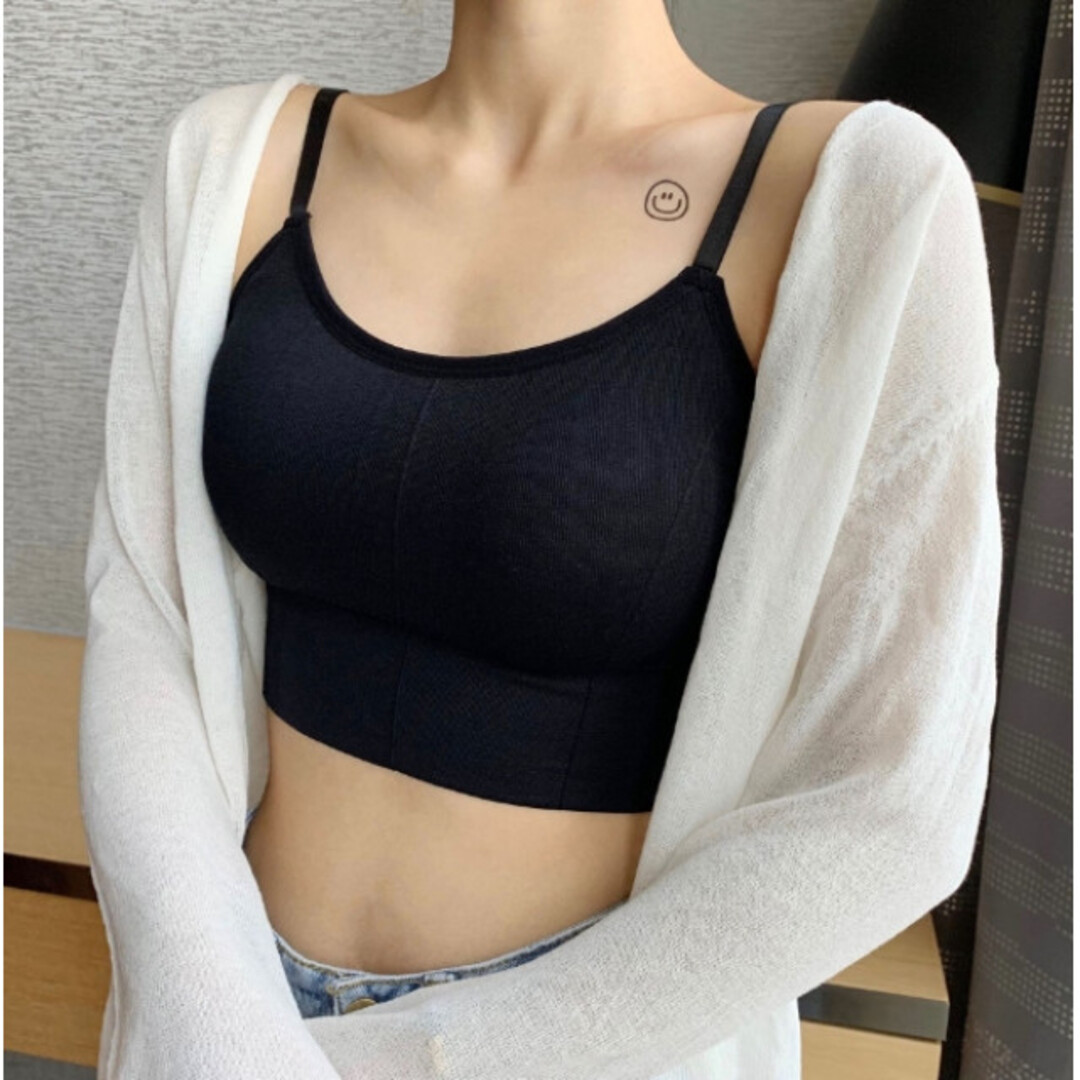 背中あき ブラトップ キャミソール 黒 ショート丈 インナー ノンワイヤー レディースのトップス(ベアトップ/チューブトップ)の商品写真