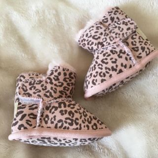 アグ(UGG)の新品 baby UGG ピンクレオパード シープスキン australia(ブーツ)