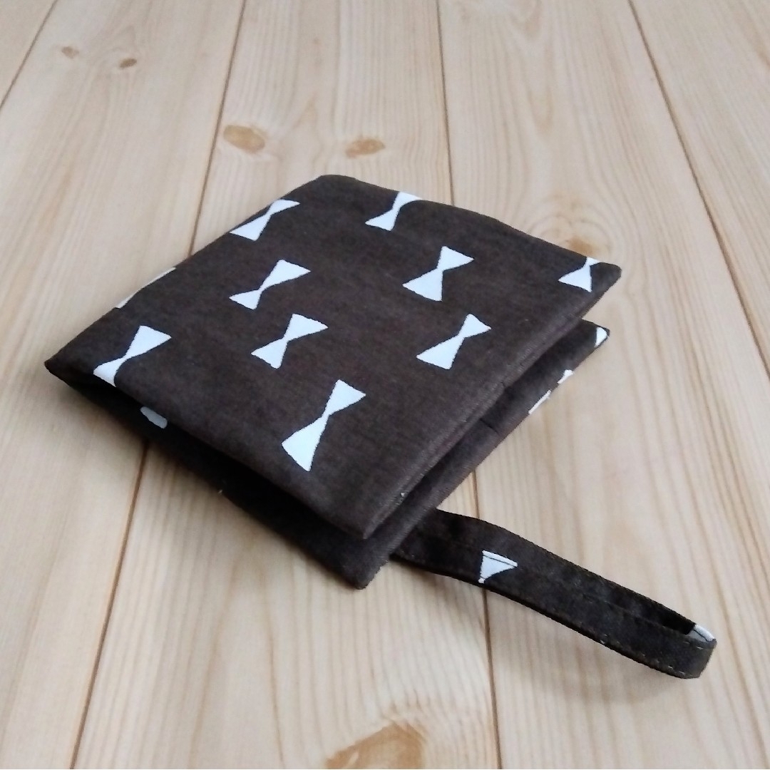 持ち手付き　リボン柄　携帯ティッシュケース　箱ティッシュから詰替え　茶　535 ハンドメイドのファッション小物(その他)の商品写真