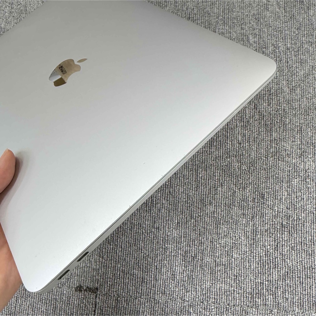 Mac (Apple)(マック)のMacBook Air M1 13インチ 8GB / 256GB シルバー スマホ/家電/カメラのPC/タブレット(ノートPC)の商品写真