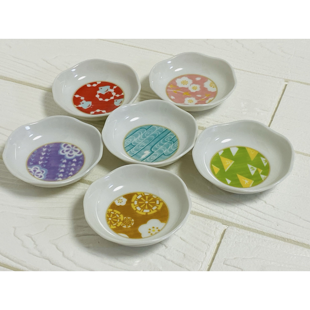 たち吉 京 イロカタチ 輪花 絵柄違い 6色 豆鉢 6客セット 電子レンジ可 インテリア/住まい/日用品のキッチン/食器(食器)の商品写真