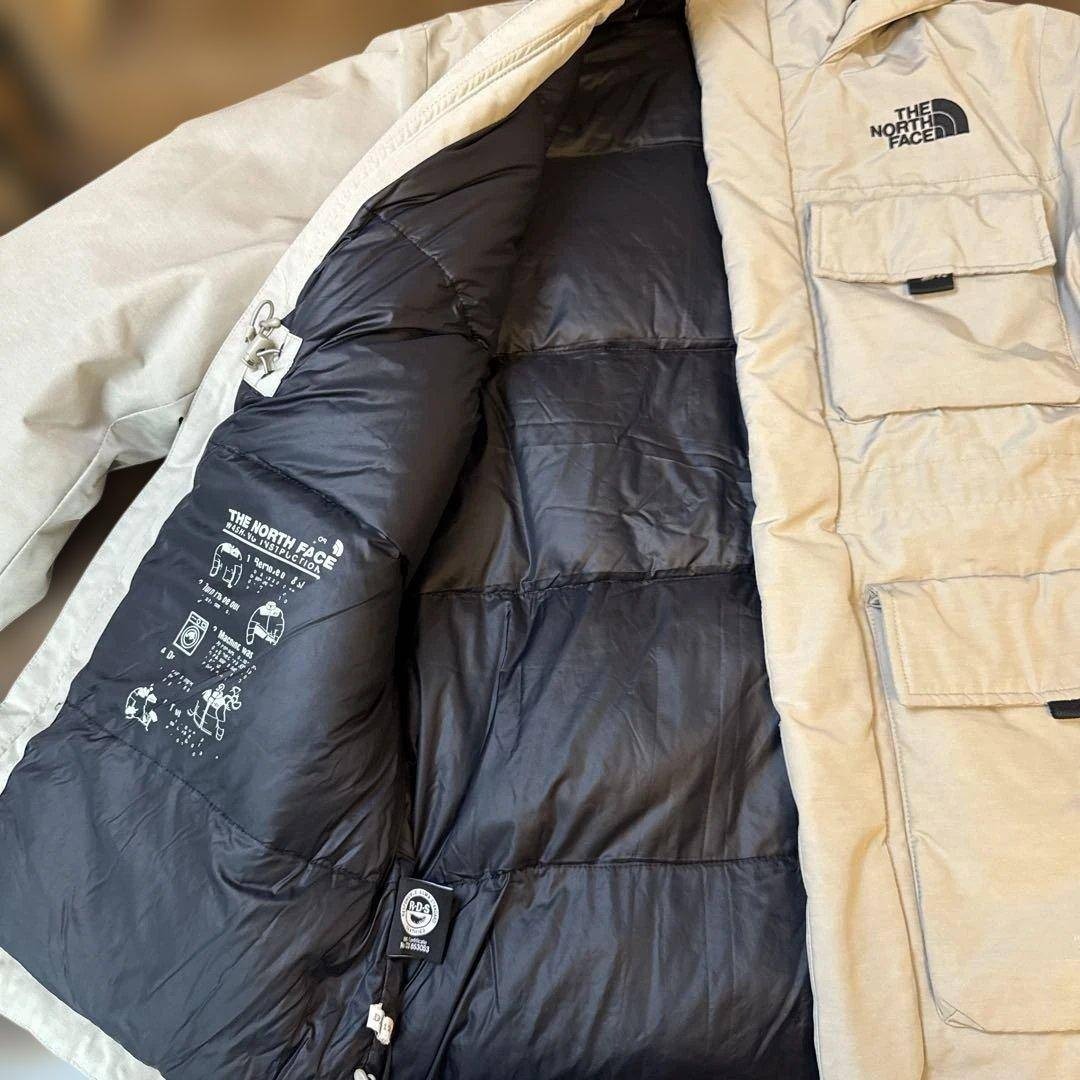 THE NORTH FACE(ザノースフェイス)のTHE NORTH FACE ベージュダウンコート 559 キッズ/ベビー/マタニティのキッズ服男の子用(90cm~)(ジャケット/上着)の商品写真