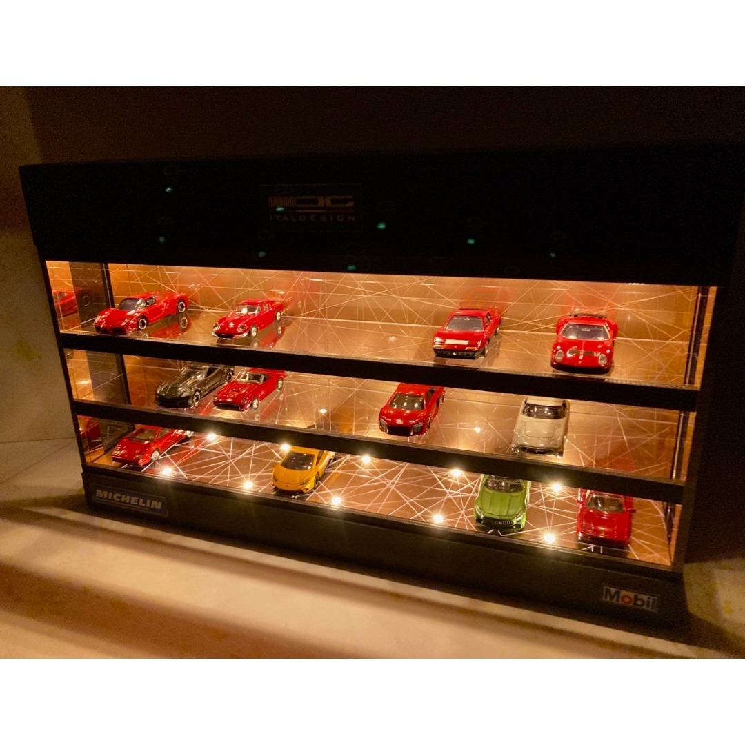 1/64展示30台可・ローズゴールド＆BK・3層ディスプレーBOX/ネオジオラマ エンタメ/ホビーのおもちゃ/ぬいぐるみ(ミニカー)の商品写真