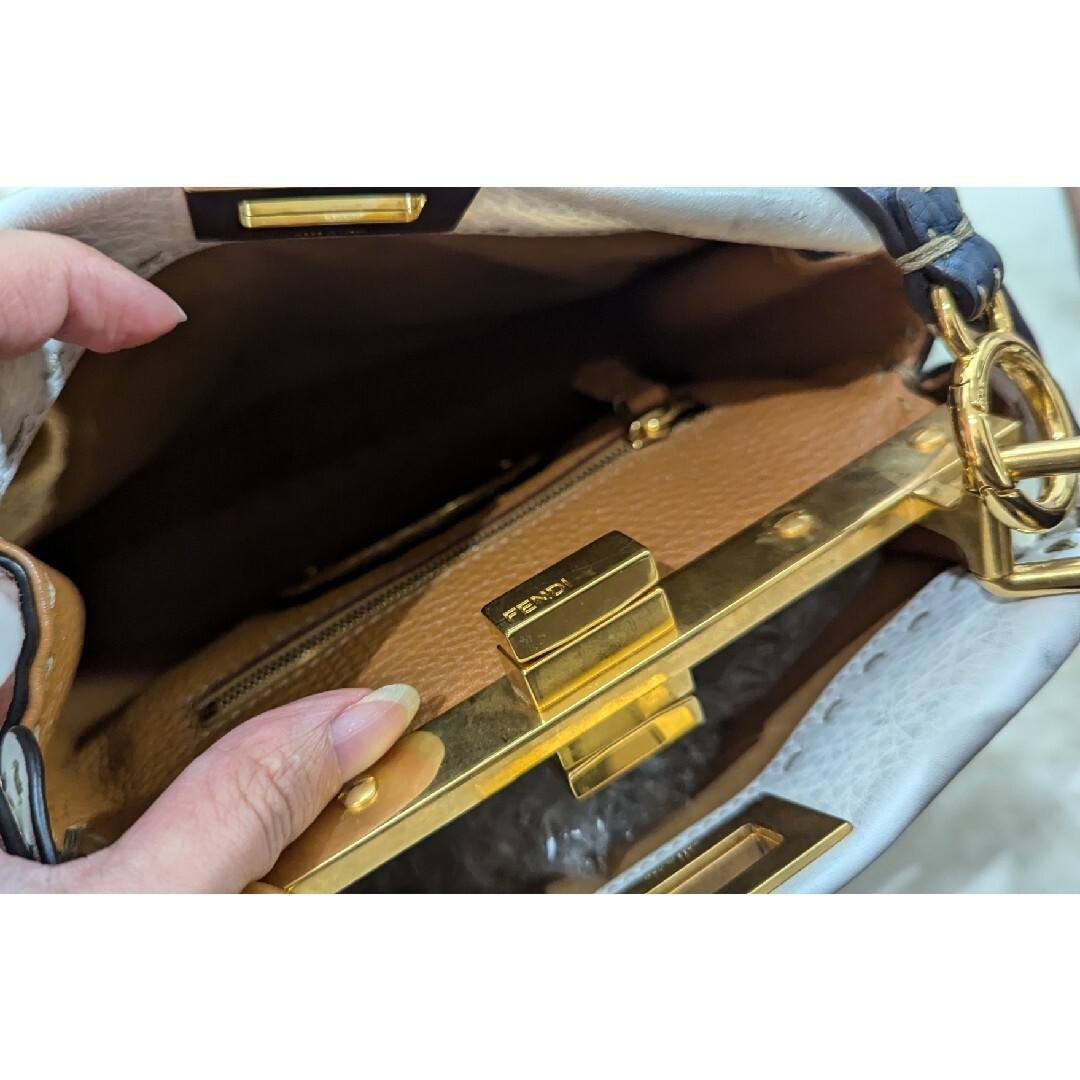 FENDI(フェンディ)の限定色 FENDI セレリア ピーカブー ショルダーバッグ レディースのバッグ(ショルダーバッグ)の商品写真